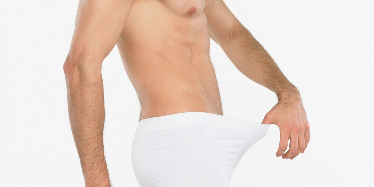 Egy ember gondolkodik a masszázs péniszének növekedéséről