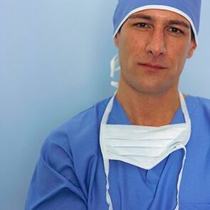 péniszbővítő műtétet végző orvos